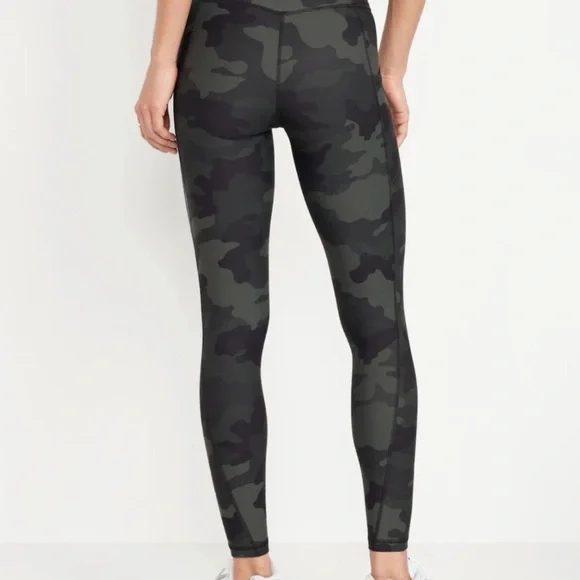 Old Navy Women's Camo High-Waisted PowerSoft 7/8 Pocket Leggings - Picture 2 of 2